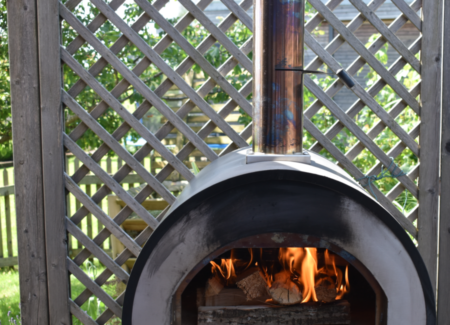 Nachheizen und Holz nach hinten schieben